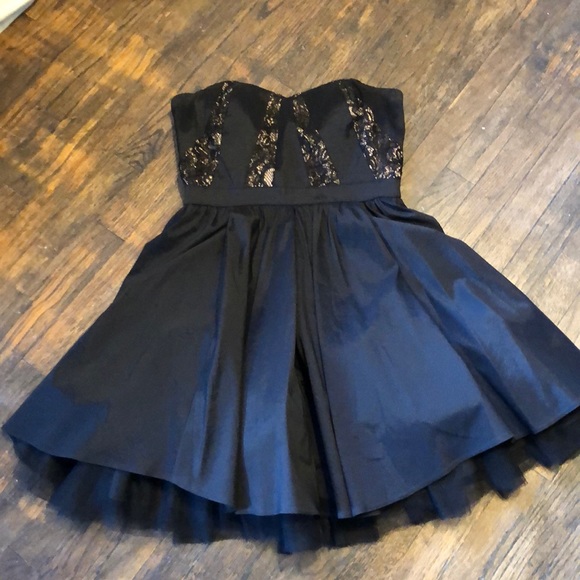 Aidan Mattox Dresses & Skirts - Aidan Mattox Strapless Dress